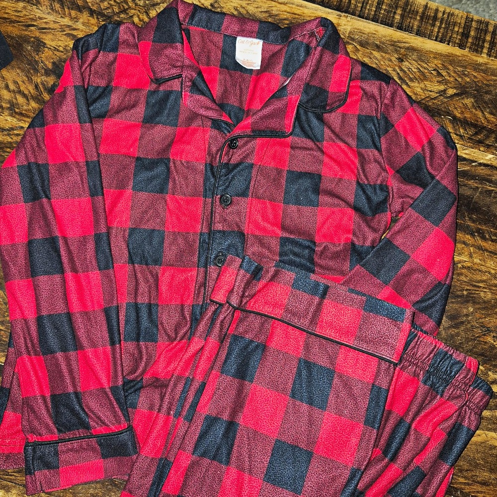Cat & Jack Red/Black Plaid 2-Piece Long Sleeve Button Pajama Set 6/7